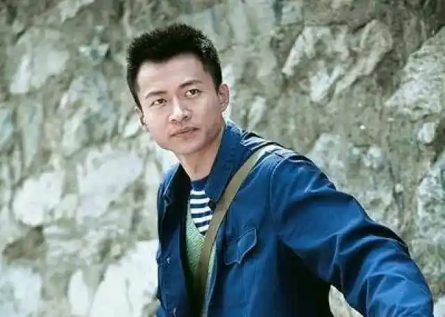 演员唐曾:是几个大爆剧的男主却不红,是38岁魅力型男却被剩下了_父母