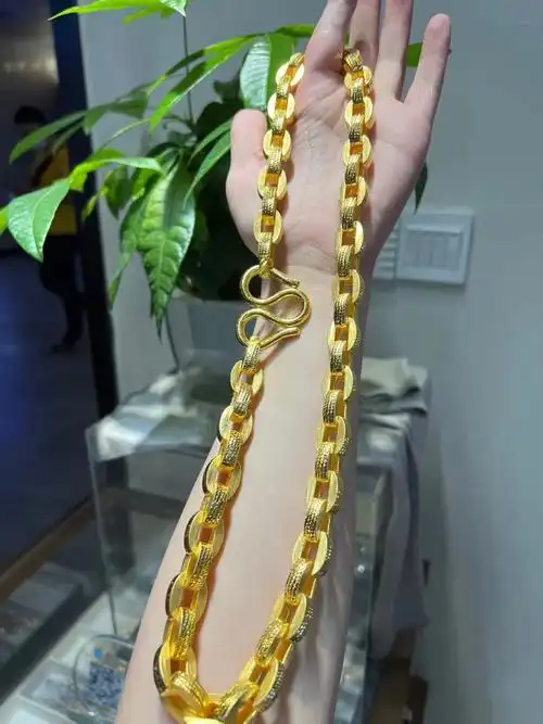 这是我见过最粗的黄金项链了