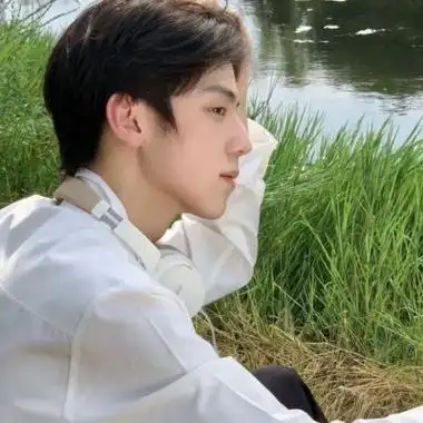 五官清晰头像男帅气