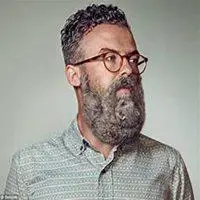 欧美胡渣纹身大叔头像