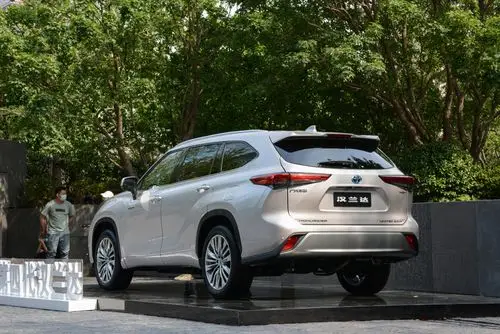 丰田旗下传奇车型终于等到你全新第四代汉兰达