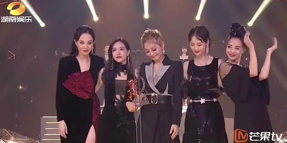 万茜深夜点赞宁静郁可唯黑评,网友:这姐也太敢了吧