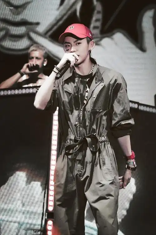 小鬼王琳凯单曲《黑白》