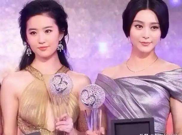 刘亦菲到底算不算中国第一美女看看她和范冰冰的合照你就有答案