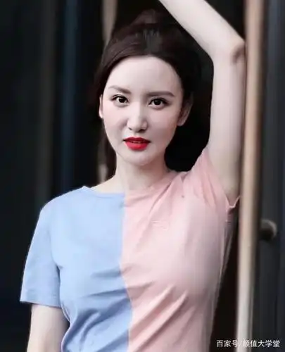 乘风破浪的姐姐张萌跳舞比心,面部填充怎么才能甜美不显假?