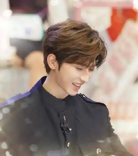 蔡徐坤又圈樱花粉14岁自己打理贴吧改身高火星文太中二