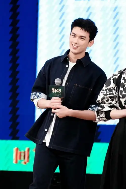 吴磊首部文艺片票房破亿##吴磊草木人间票房破亿##吴磊 勤勤姐的好大