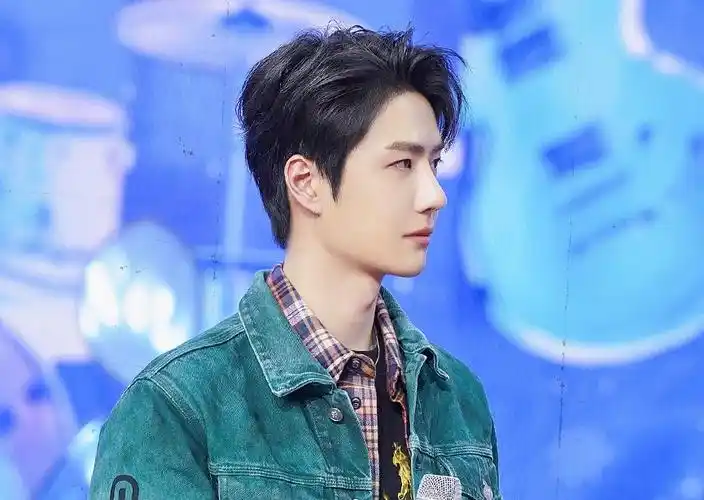 饭圈最损粉丝:王一博被放丑照,刘雨昕被监督,他最令人心疼