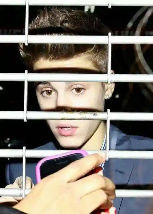 评价justinbieber的外貌说说看