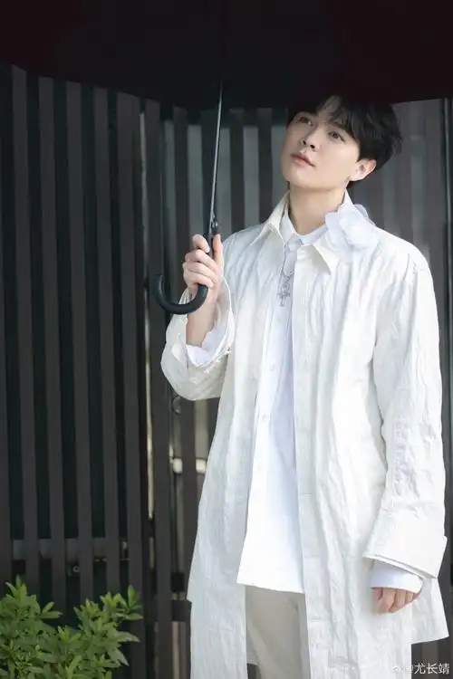 尤长靖官宣加盟沸腾之夜~ 享受每一次舞台……_高清图集_新浪网