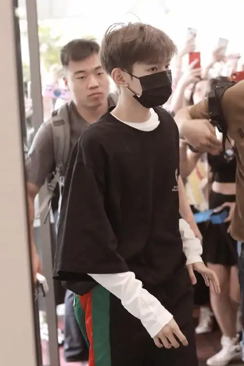 王源超话#王源新发色#青栗色(?)yyds