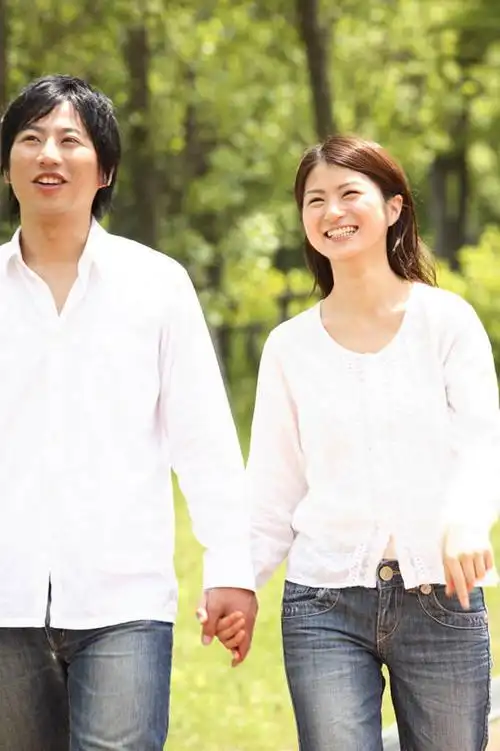 东方人,两个人,夫妻,公园,笑,微笑,室外,爱情,亚洲,浪漫,绿色,恩爱