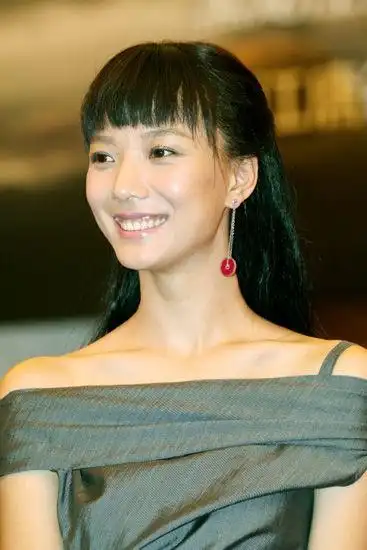 王珞丹回归文艺 受霍建起钦点演《萧红》(图)