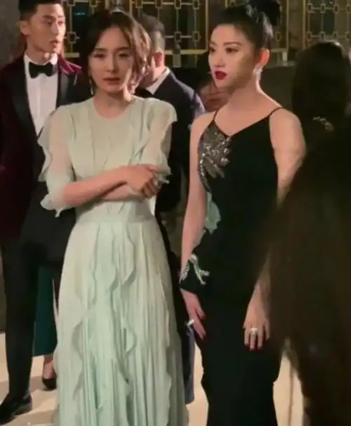 张彬彬被问最爱合作女演员,机智表现显情商,杨幂景甜关系暴露?