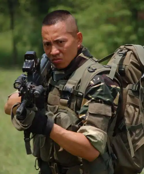 原创特种兵谷智鑫当红时摔成残疾患抑郁女友不弃今儿女双全