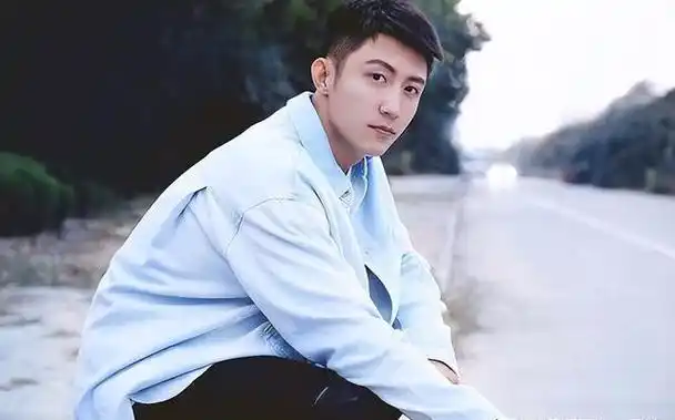 黄景瑜啊,这90后的小哥可是演艺圈里的一股清流.