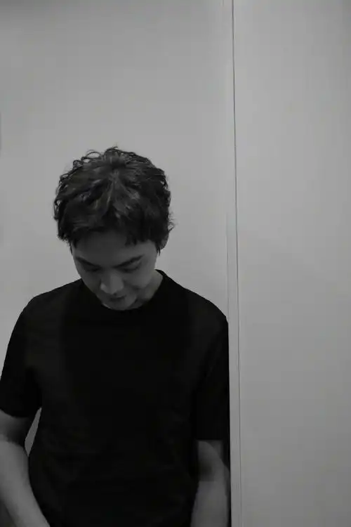 陈伟霆分享黑白四宫格##陈伟霆你好星期六