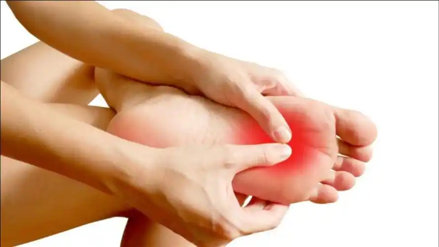 脚底发麻是怎么回事?医生坦言:多是这几个原因所致