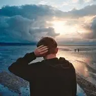 意境伤感男生孤单背影头像难忘的不止是一个背影