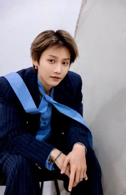 刘雨昕超话##ur海军风##ur新年穿搭##刘雨昕开运蓝