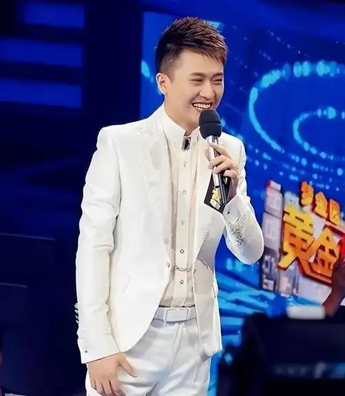 这一次42岁的央视名嘴杨帆彻底走上了另一条人生大道