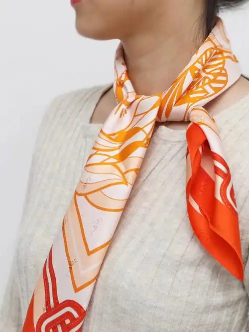 条不同的丝巾还是万事利的中方巾最78好了搭配效果也是出彩到没盆友