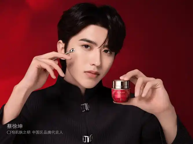 cpb肌肤之钥携品牌代言人蔡徐坤倾情演绎2022新年限定系列