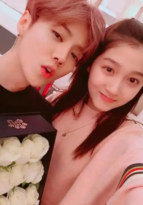 曝关晓彤鹿晗已领证结婚,女方父母做生意赔钱,男方曾多次帮填坑