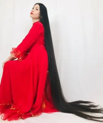 15年没剪头的岛国妹子长发超过身高