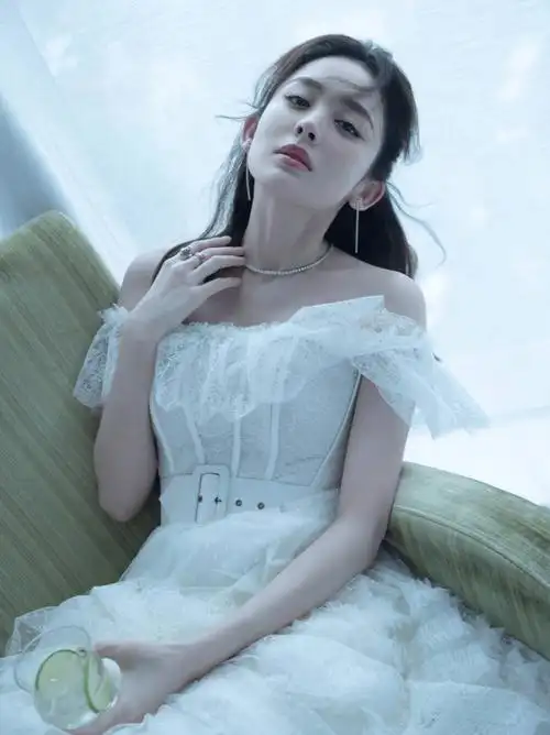 31岁古力娜扎,饱满有料性感迷人啊!