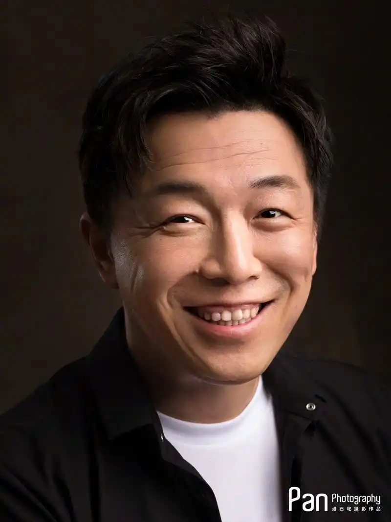 《一出好戏》票房破9亿,"跨界摄影师"潘石屹为黄渤拍摄写真