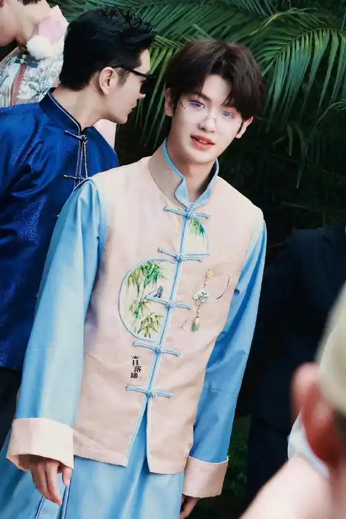 黄明昊极限挑战民国风造型