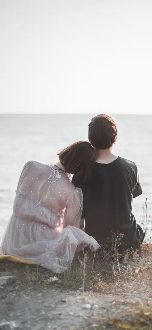 靠着你的肩膀看大海