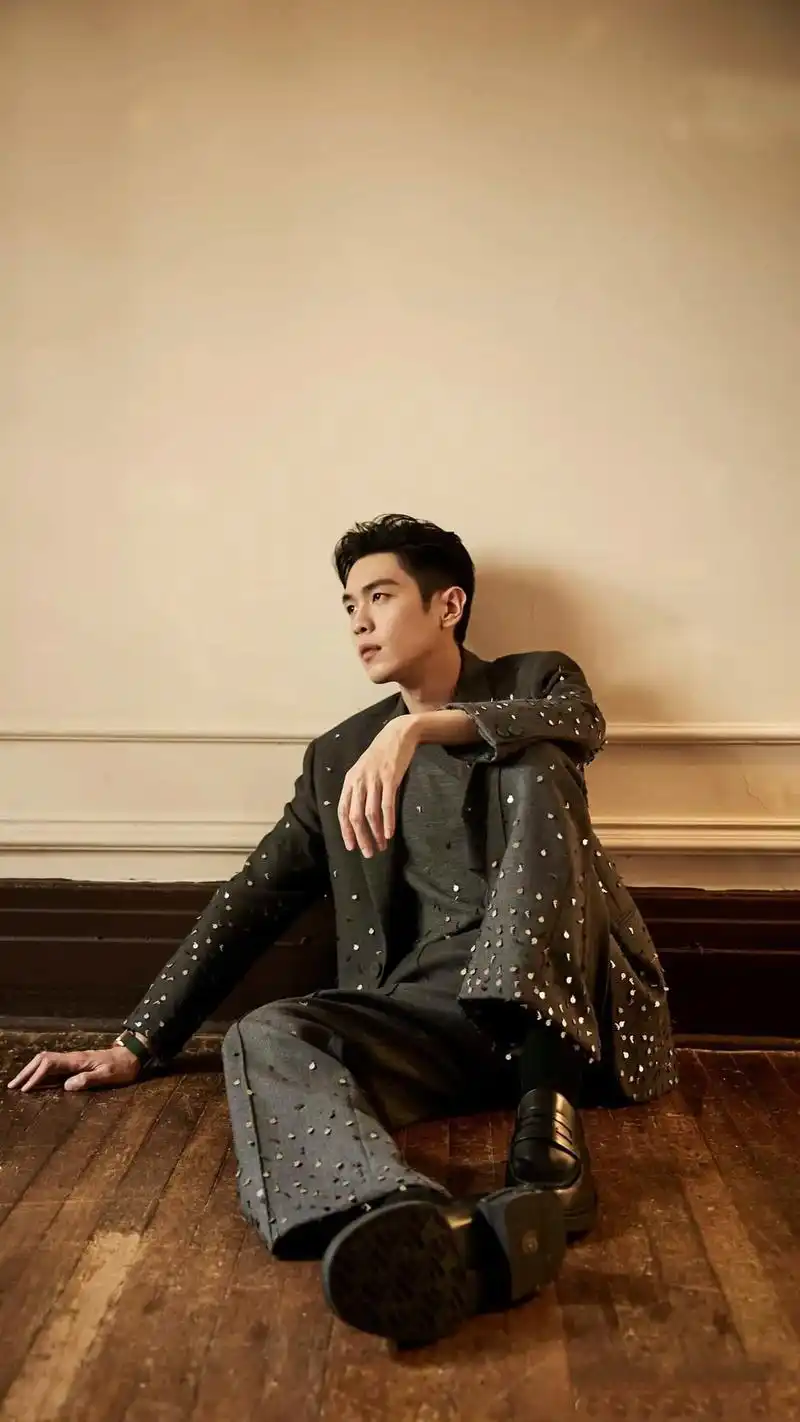 一组张若昀壁纸分享#张若昀 #张若昀跳科目三 #张若昀雷鸣  - 抖音