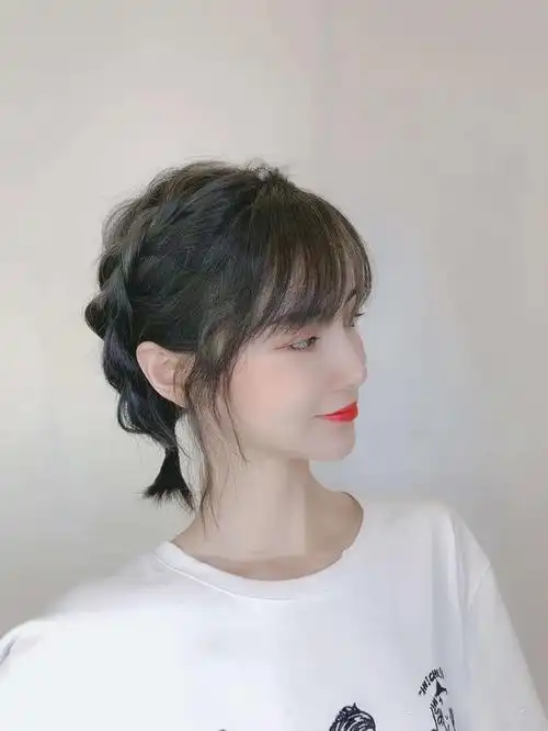 短发女生有福了,这样扎减龄俏皮,明星也都这么扎,超迷人