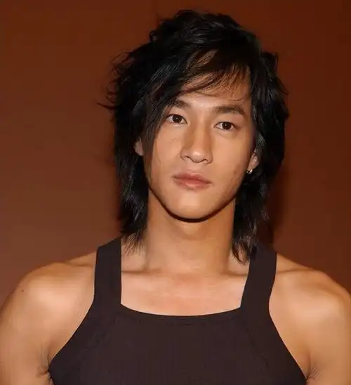 何润东老婆简介(何润东老婆林姵希:恋爱长跑9年始终默默陪伴支持,最终