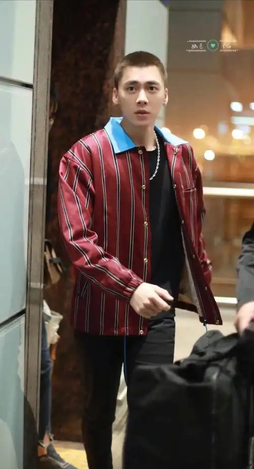 剃了寸头的李易峰帅气满满男模气质自带吸睛特效