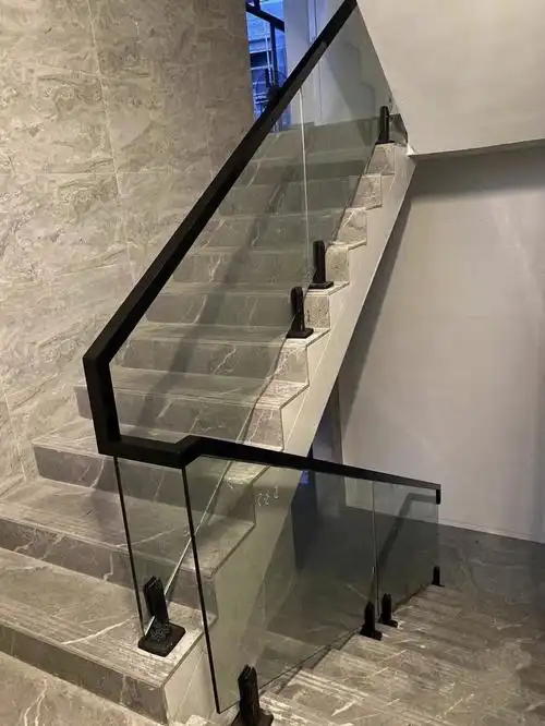 泳池夹玻璃楼梯扶手