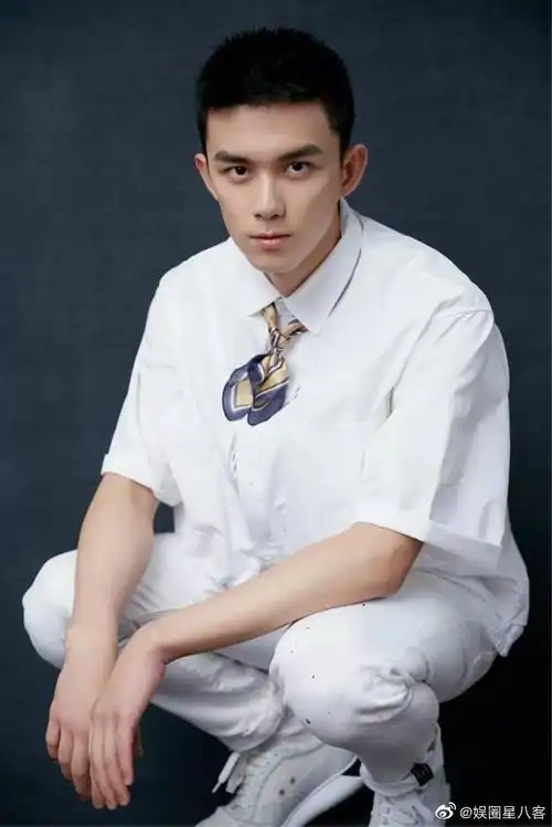 吴磊寸头少年感