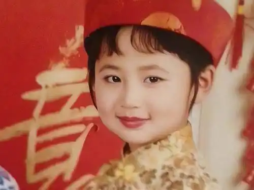 有种"童年"叫杨紫小时候,不但漂亮而且还超有灵气,果然从小就是演技派