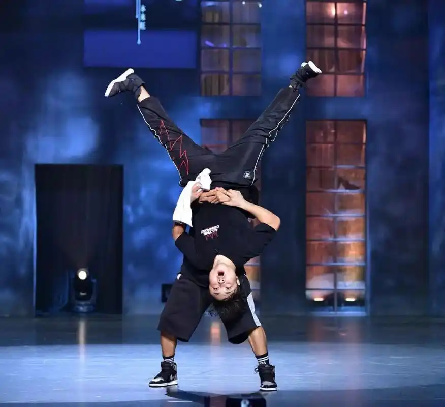 《新舞林大会》c位抢占第三季度综艺话题榜,老牌综艺ip如何独辟一片