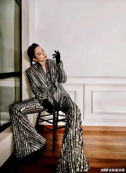 李斯丹妮惊喜夜造型曝光