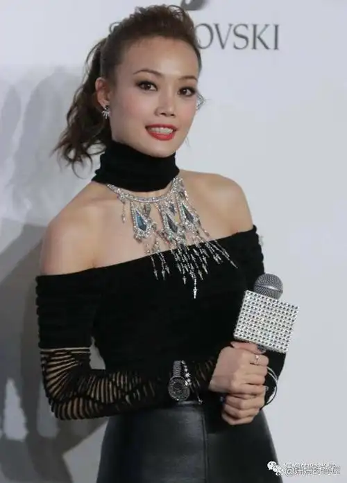 真敢穿!容祖儿演唱会大尺度露肉穿搭引网友疯狂吐槽