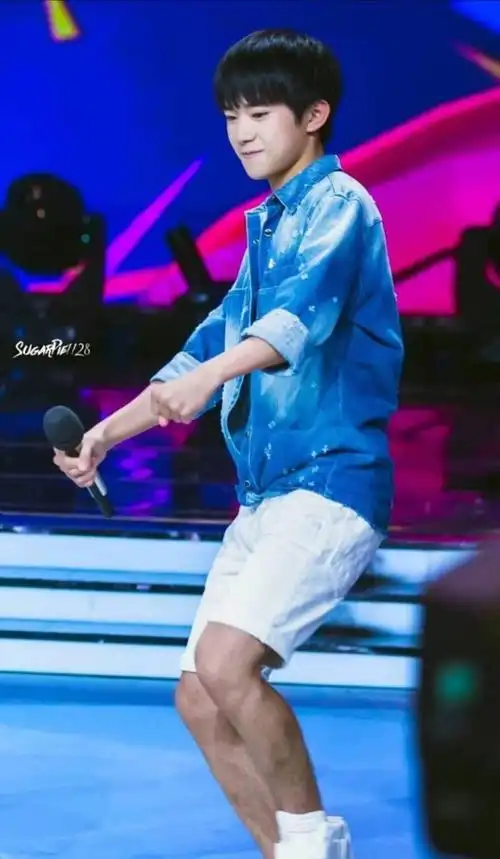 杨洋的腿毛,杨洋杜珺帅裂屏幕易烊千玺居然被腿毛抢镜