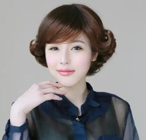 适合五十岁阿姨的洋气发型有哪些?这3款不能错过