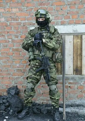 大家觉得俄罗斯蒙面士兵和美军哪个更帅