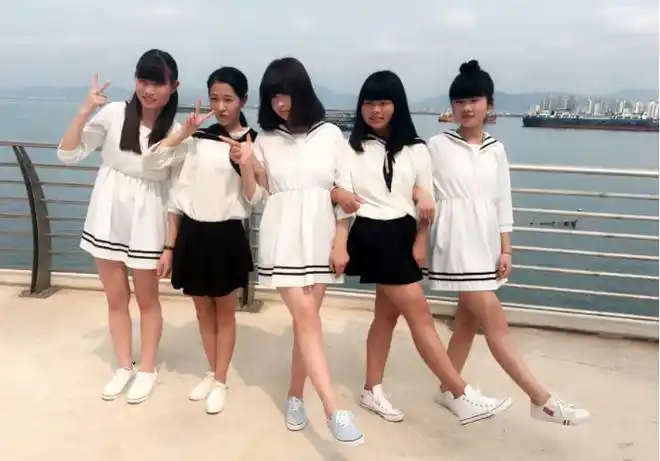 最丑女团sunshine曝现况,队长患抑郁症成员没社保,最多收入1万8