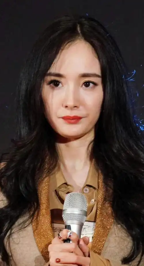 杨幂的脸垮了我要长成这样出街都横着走