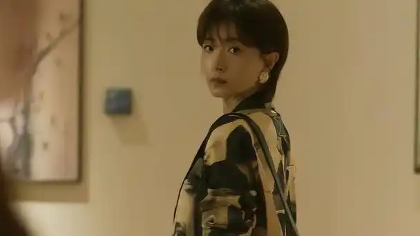 刘亦菲肩宽腰圆到底算不算大美女?看看她和万茜站在一起就有答案