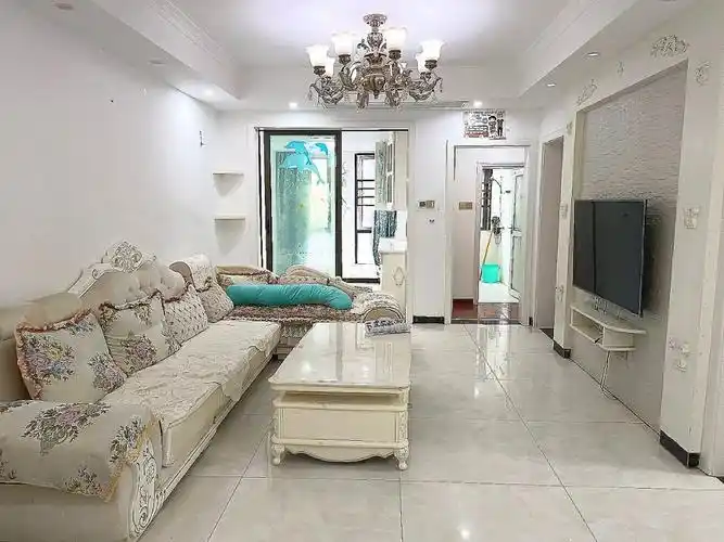 梅溪湖附近精装三房两卫